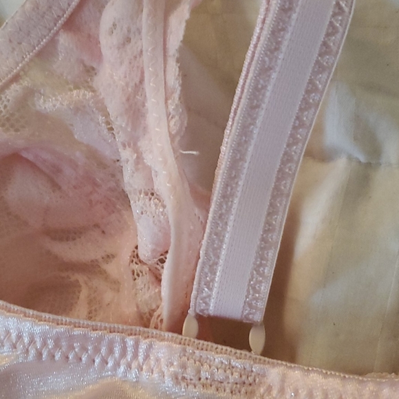 Light pink lace bra 36D. Super sexy - Picture 4 of 12